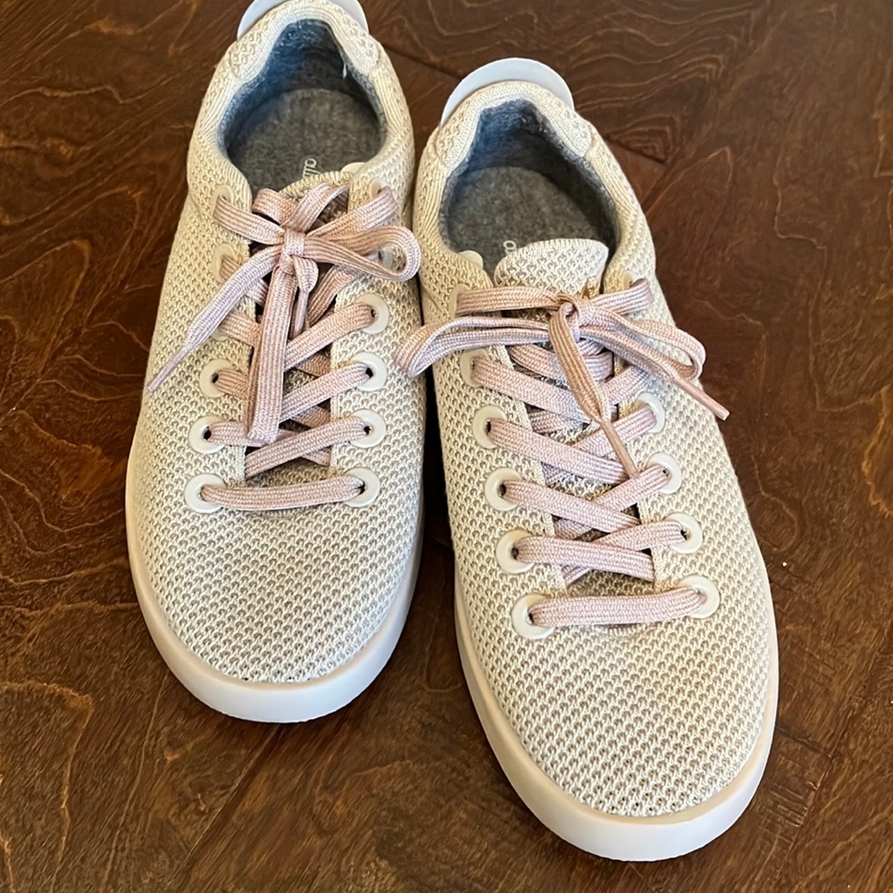 Mens Allbirds tennis shoes